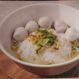 ก๋วยเตี๋ยวลูกชิ้นหมู
