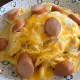 ไข่ข้นไส้กรอกราดข้าว