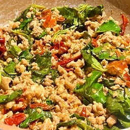 โคตรหร่อยกะเพราอีแอ๋ม