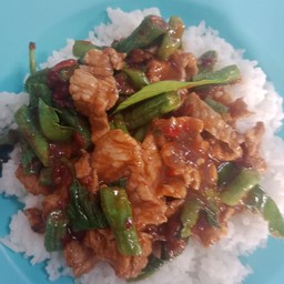 ผัดพริกแกงหมู