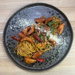 พาสต้าผัดพริกแห้งกระเทียมไส้กรอก - Pasta Sausage Aglio E Olio