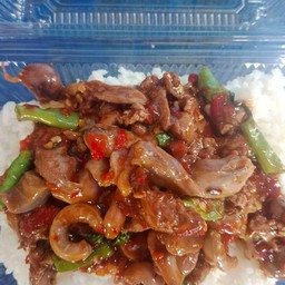 ผัดกระเพราเครื่องใน