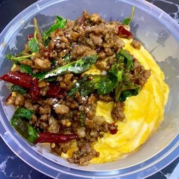 เซ็ท กะเพราหมูสับ + ไข่ข้น