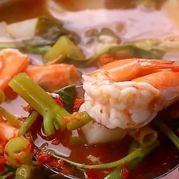 แกงส้มกุ้งผักรวม
