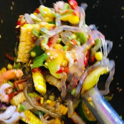 ตำเส้นแก้วกุ้งสุก ปลาหมึก