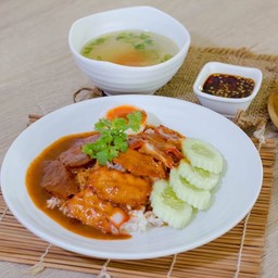 ข้าวหมูกรอบ (พิเศษ)