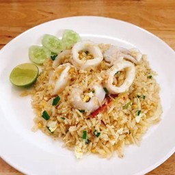 ข้าวผัดปลาหมึก