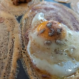 โตเกียวกรอบไส้พริกเผา+ไข่