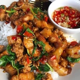 ข้าวกะเพราหมูกรอบ