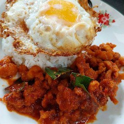พริกแกงไก่กรอบ(ราดข้าว)