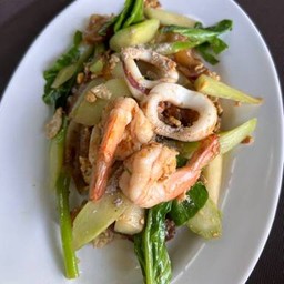 ผัดซีอิ๊วทะเล(กุ้ง/หมึก)