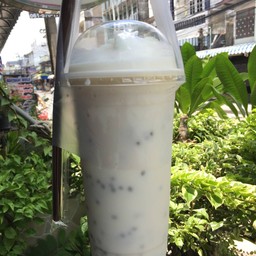 มะพร้าวปั่นนมสด(ใส่เมล็ดแมงลัก)