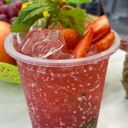 Virgin strawberry mojito