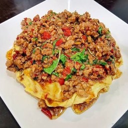 ข้าวไข่ข้นกระเพราหมูสับ