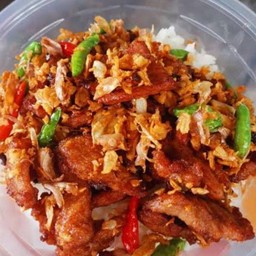 ข้าวหมูทอดกระเทียมพริกสด