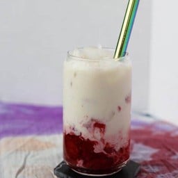 นมสดสตรอเบอร์รี่