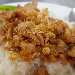ข้าวหมูทอดกระเทียม