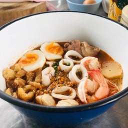 ชายสี่บะหมีเกียว ยุทธศาสตร์ เยื้อง ซ.10นิดเดียว