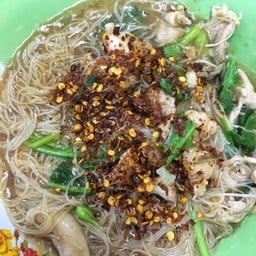 ราดหน้าเส้นหมี่หมูชิ้น