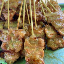 หมุปิ้งโบราณย่างเตาถ่าน 105 บาท (15 ไม้ + แถม 1 ไม้)