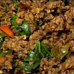 ข้าวกะเพราเนื้อสับพริกแห้ง (ไม่มีไข่)