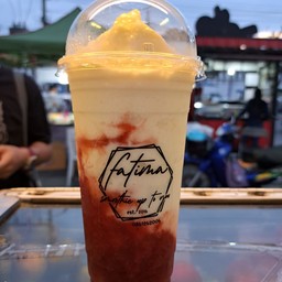 รัสซี่มิ้ลกี้สตอร์เบอร์รี่โยเกิร์ตปั่น