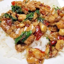 กระเพราไก่สับ-ราดข้าว