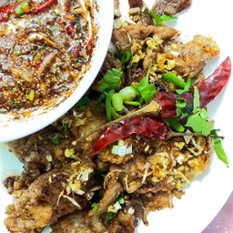 หมูชิ้นทอด + น้ำจิ้มแจ่ว
