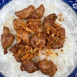 ข้าวหมูทอดกระเทียม