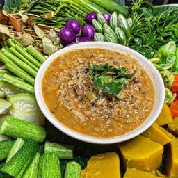 ป่นปลาทูแบบน้ำพร้อมชุดผัก