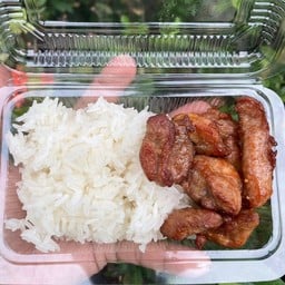 ข้าวเหนียวหมูทอด