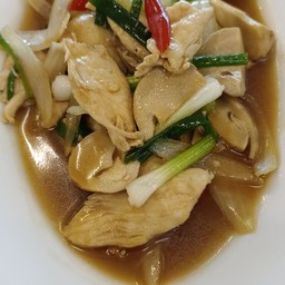 ไก่ผัดพริก (ใหญ่)