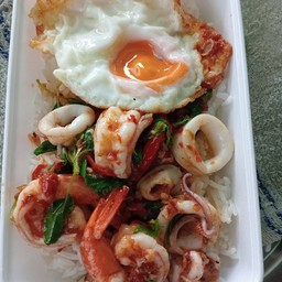 กระเพราทะเล+ฟรีไข่ดาว