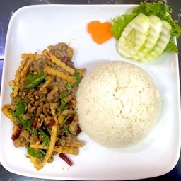 กะเพราหมูสับ ยอดมะพร้าว ราดข้าว