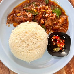 ข้าวราดพริกแกงเนื้อตุ๋น พร้อมน้ำซุป