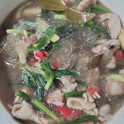 แกงวุ้นเส้นใส่ไก่ปลาร้า
