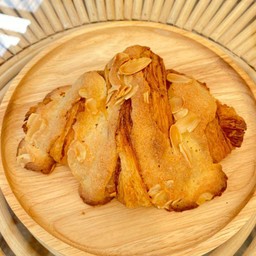 ครัวซองค์ครีมอัลมอนด์ almond cream croissant