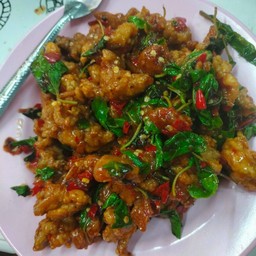 กระเพราไก่กรอบ