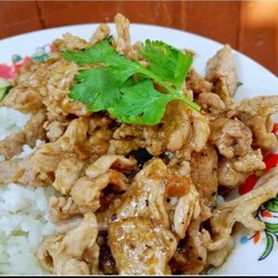 ข้าวผัดกระเทียมพริกไทย