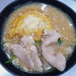 เส้นหมี่ห่อไข่หมู