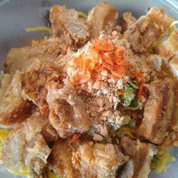 เกี๊ยวแห้งหมูกรอบต้มยำเมนูขายดีสุดๆ