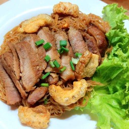 หมี่คลุกหมูจ้วน