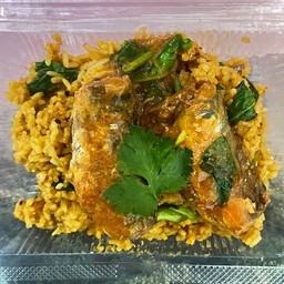 ข้าวผัดปลากระป๋อง