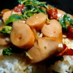 ข้าวกะเพราพริกแห้งไส้กรอก(ไม่มีไข่)
