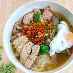 ก๋วยจั๊บญวน กระเพาะปลา จั๊บจั๊บแมนชั่น