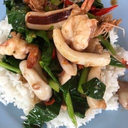 คะน้าทะเลราดข้าว