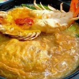 เส้นใหญ่ห่อไข่กุ้งแม่น้ำ