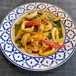 ปลาหมึกผัดซอสไข่เค็ม