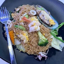 มาม่าผัดทรงเครื่องทะเล&รวม