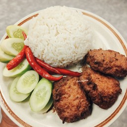 ข้าวหมูก้อนวุ้นเส้นทอด + ฟรีน้ำจิ้มแจ่ว